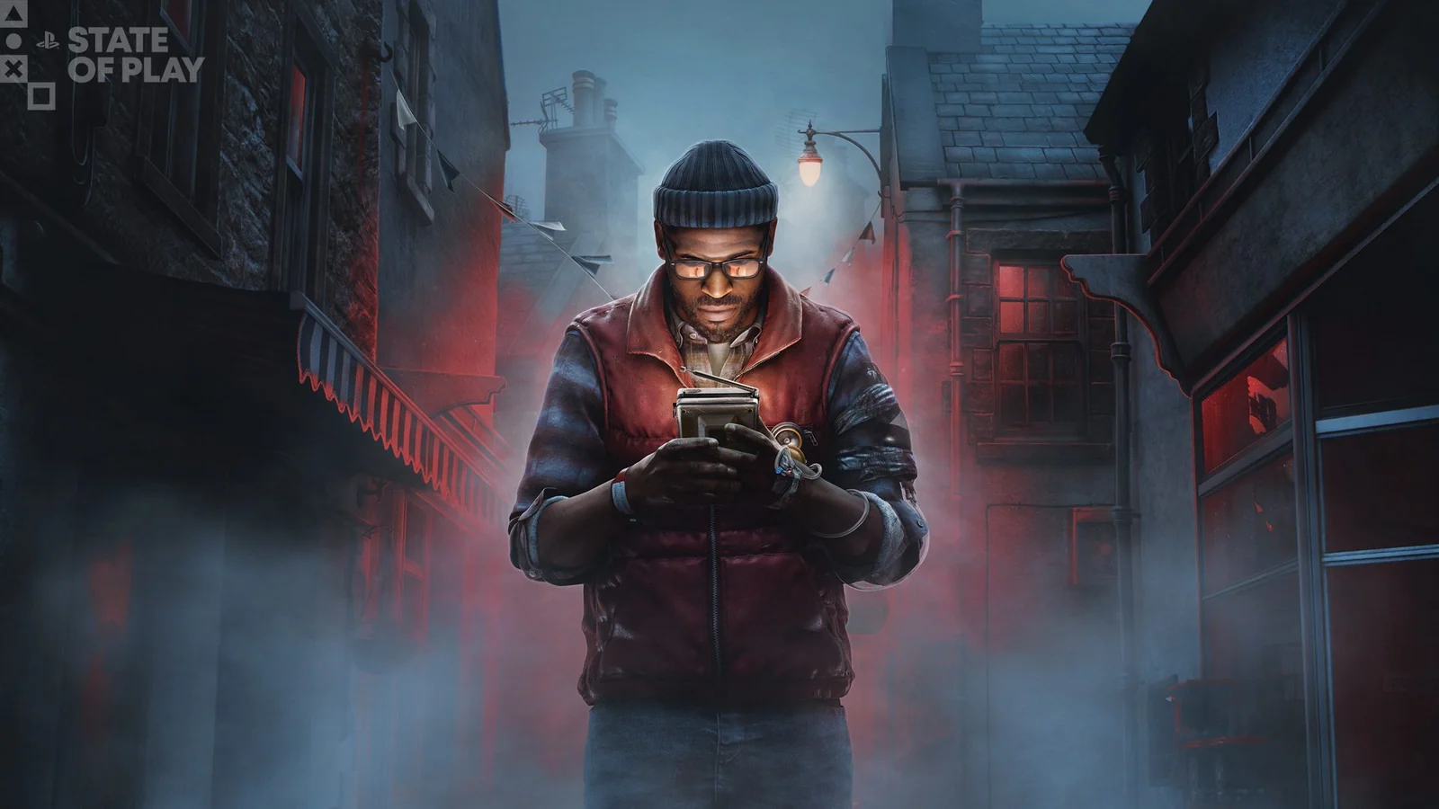 Simon cầm thiết bị CRTV giữa con phố mờ sương trong Silent Hill: Townfall.